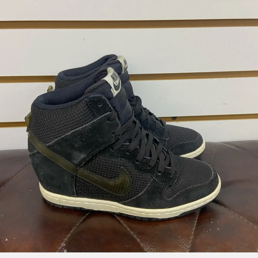 Size 5.5 - Nike Dunk Sky High Essential Black - Picture 2 of 7